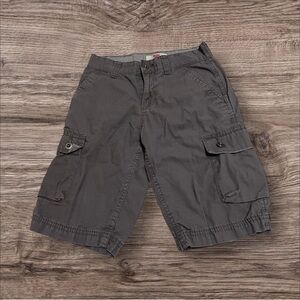 (5) Levi’s Grey cargo shorts with adjustable waistband